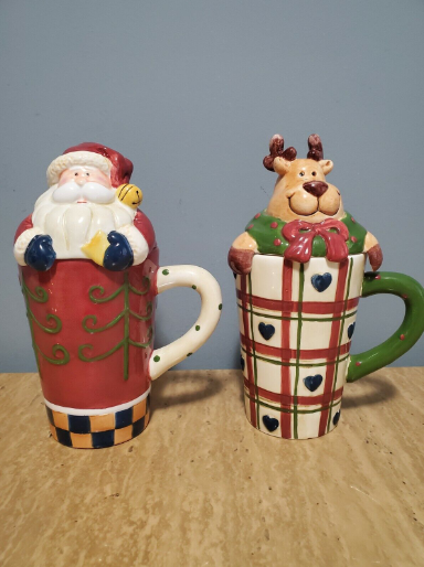 2 Tall Ceramic Coffee Cup /Mug With Lid Christmas Santa Claus and Comet Reindeer